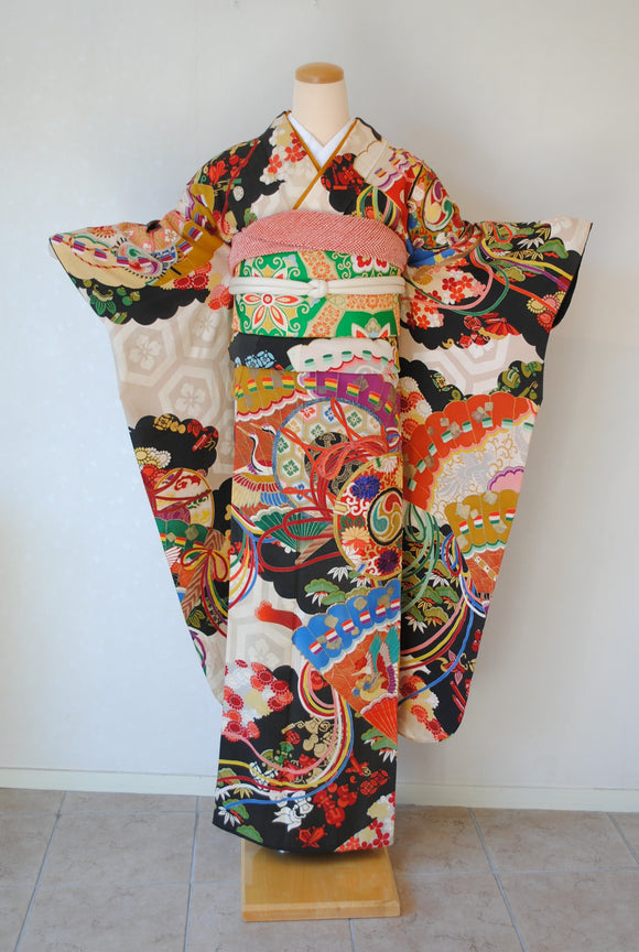 No.261 雲取り鼓に檜扇文様刺繍振袖