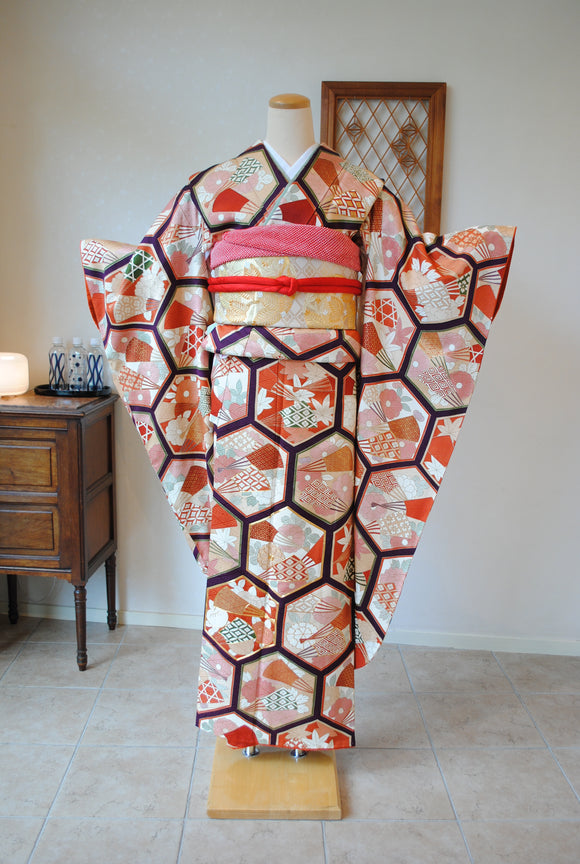 No.173 亀甲文様に扇面刺繍綸子振袖