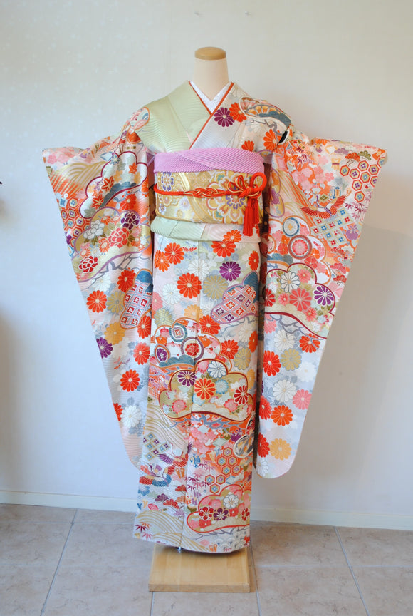 No.271　可憐菊に松吉祥尽くし振袖