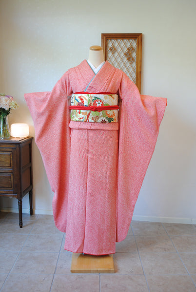 振袖　着物　赤　総絞り　肌襦袢 赤古典振袖23031 金駒刺繍付き｜振袖ネットレンタルはおりえん
