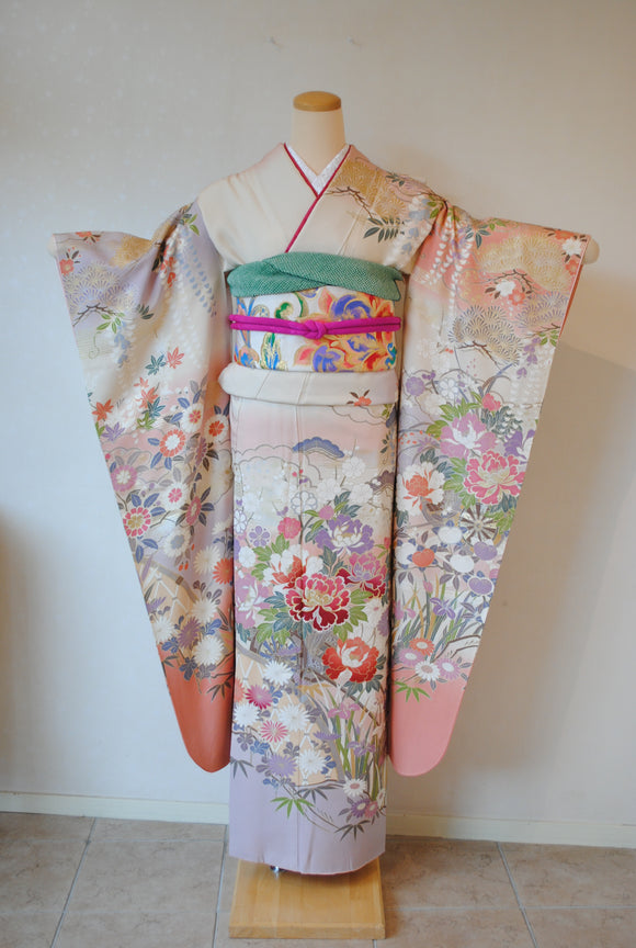 No.68　桃色ぼかし花籠車文様振袖