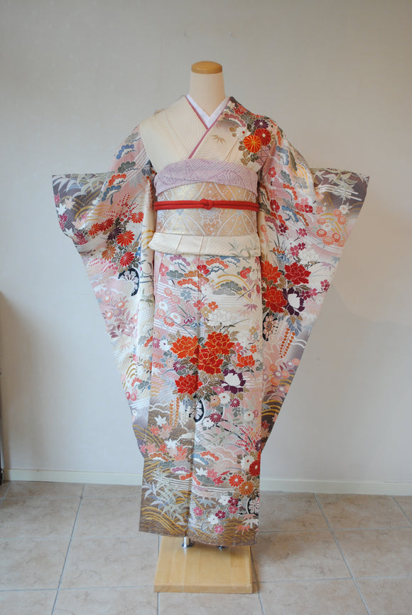 No.129 桜色ぼかし波に花車文様綸子振袖