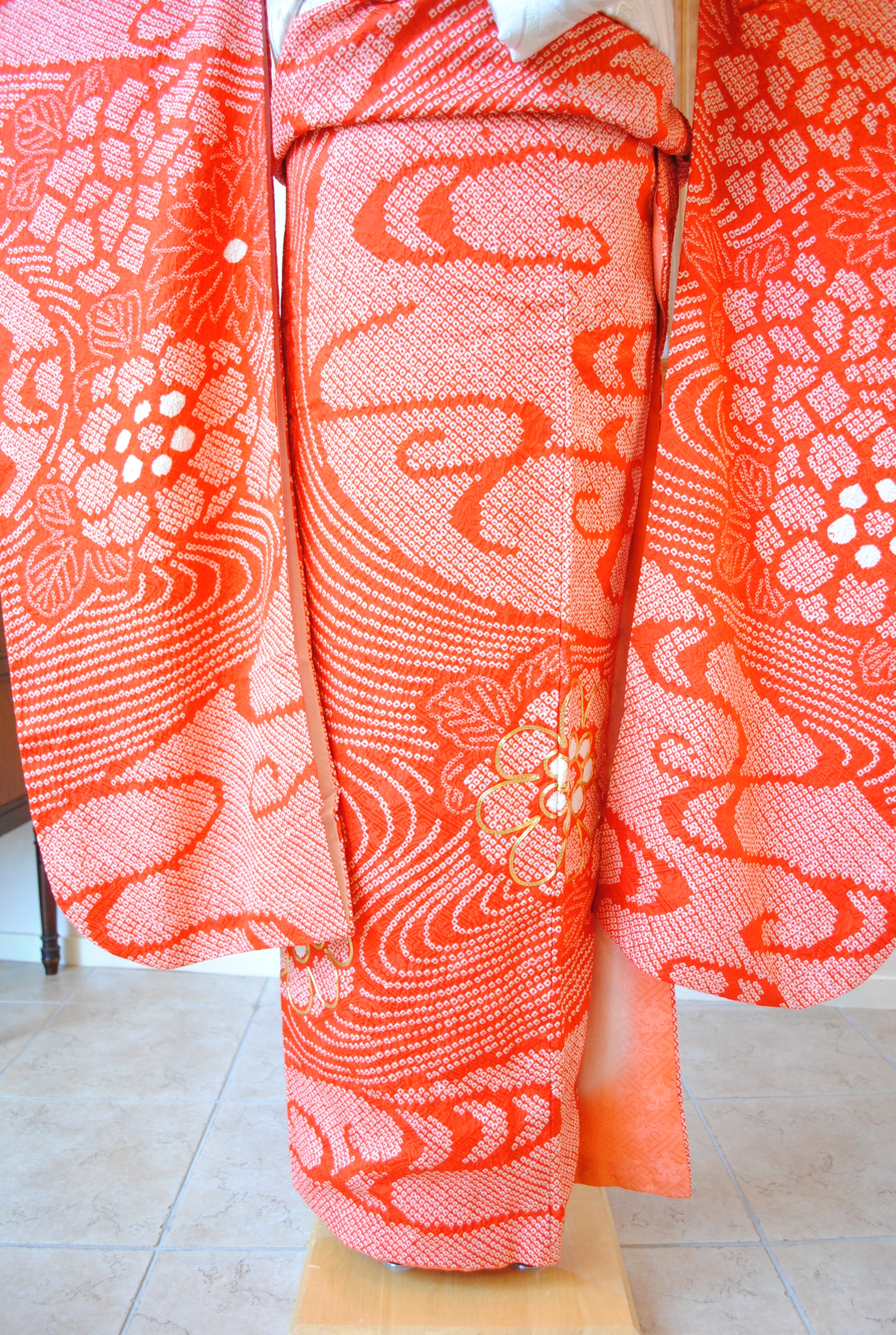 No.314 赤色総絞り金刺繍振袖 – 灯屋2オンラインショップ