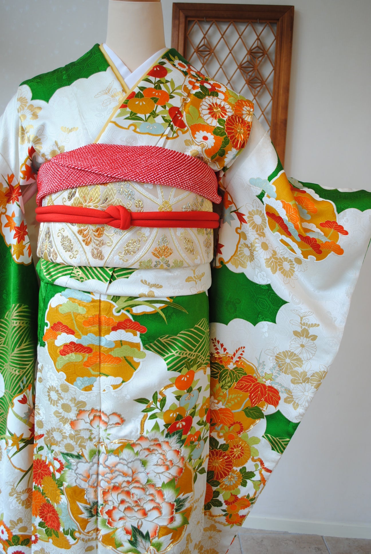 No.152 雲取りに牡丹文様振袖 – 灯屋2オンラインショップ