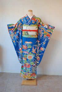 No.244　花々に鳥文様紅型振袖