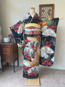 No.149　鶴に梅松の図刺繍黒振袖