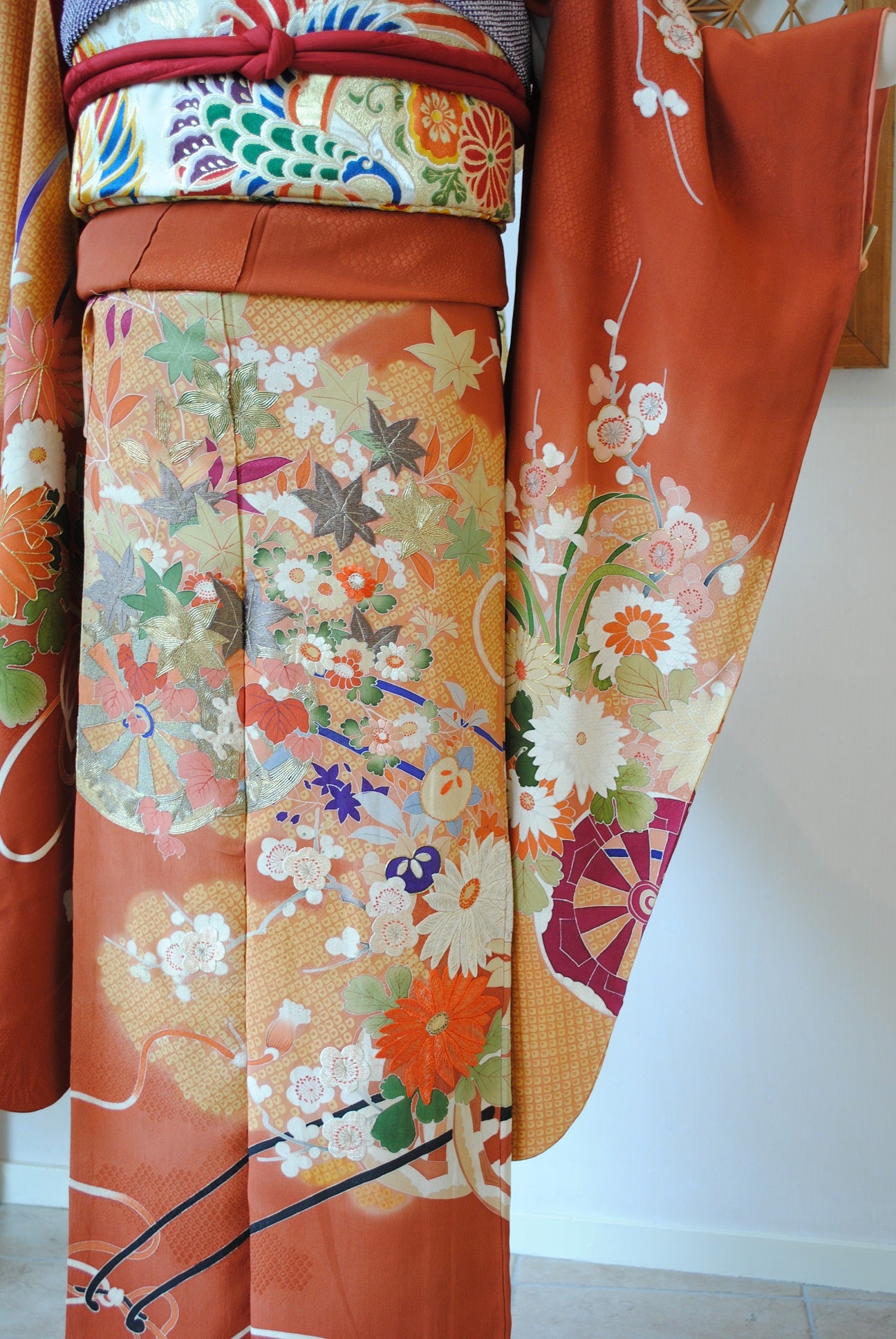 APKC特選三越 振袖 駒刺繍 成人式 雲取り地紙花文 軽けれ