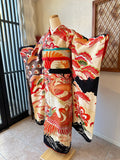 No.181　孔雀に松文様黒振袖